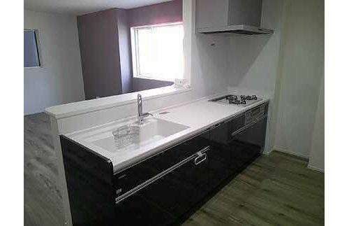 佐伯区三筋2丁目のキッチン|（６）家族の顔をみながら家事がはかどる対面式キッチン