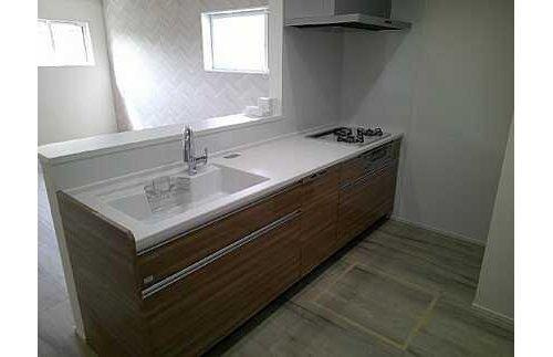 佐伯区三筋2丁目のキッチン|（5）家族の顔をみながら家事がはかどる対面式キッチン