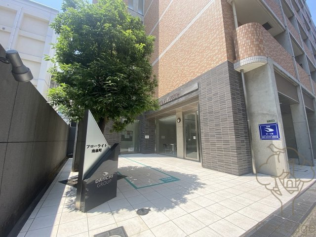 フローライト南森町のエントランス