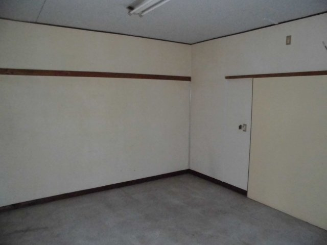 如来町３７店舗付住宅中央の居間・リビング