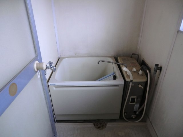 如来町３７店舗付住宅中央の浴室