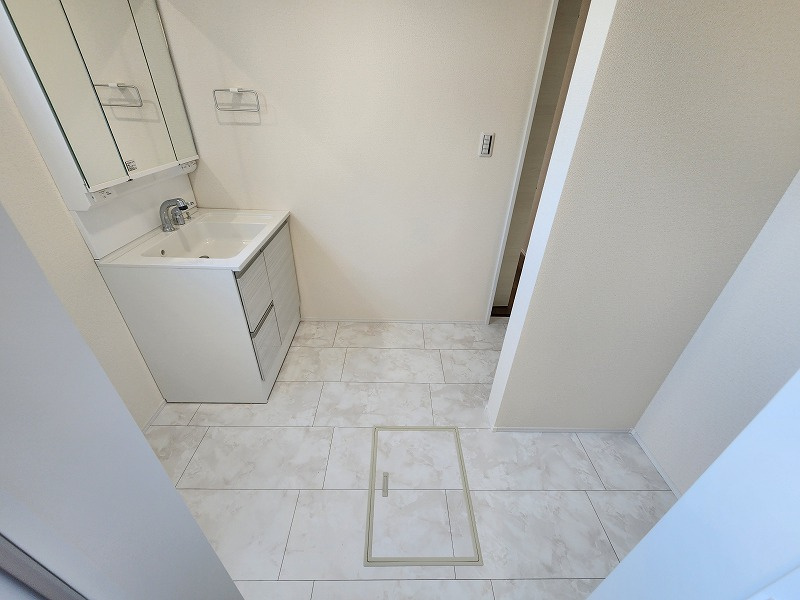 小牧市間々本町　新築戸建　2号棟の洗面所|ゆったりとスペースのある洗面所