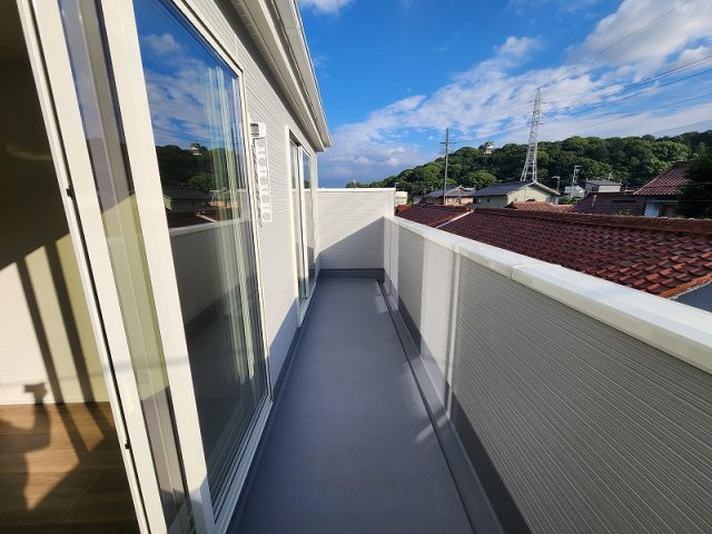 小牧市間々本町　新築戸建　2号棟のバルコニー|明るく広々としたバルコニーです。
バルコニーからは小牧山城も見えます
