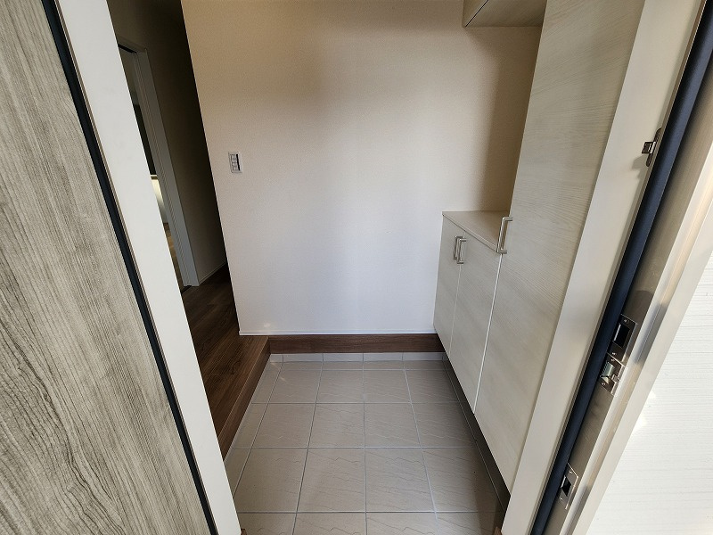 小牧市間々本町　新築戸建　2号棟の玄関|ゆったりとした玄関です