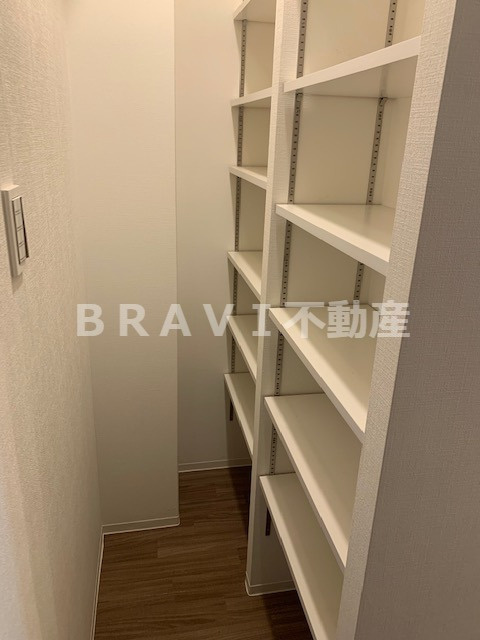 REIOS谷町（レイオス谷町）　BRAVI不動産の玄関|【レイオス谷町】シューズボックス