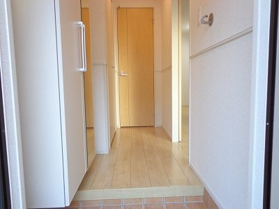 プランドル・レーヴ　Ⅲの玄関|明るい玄関です