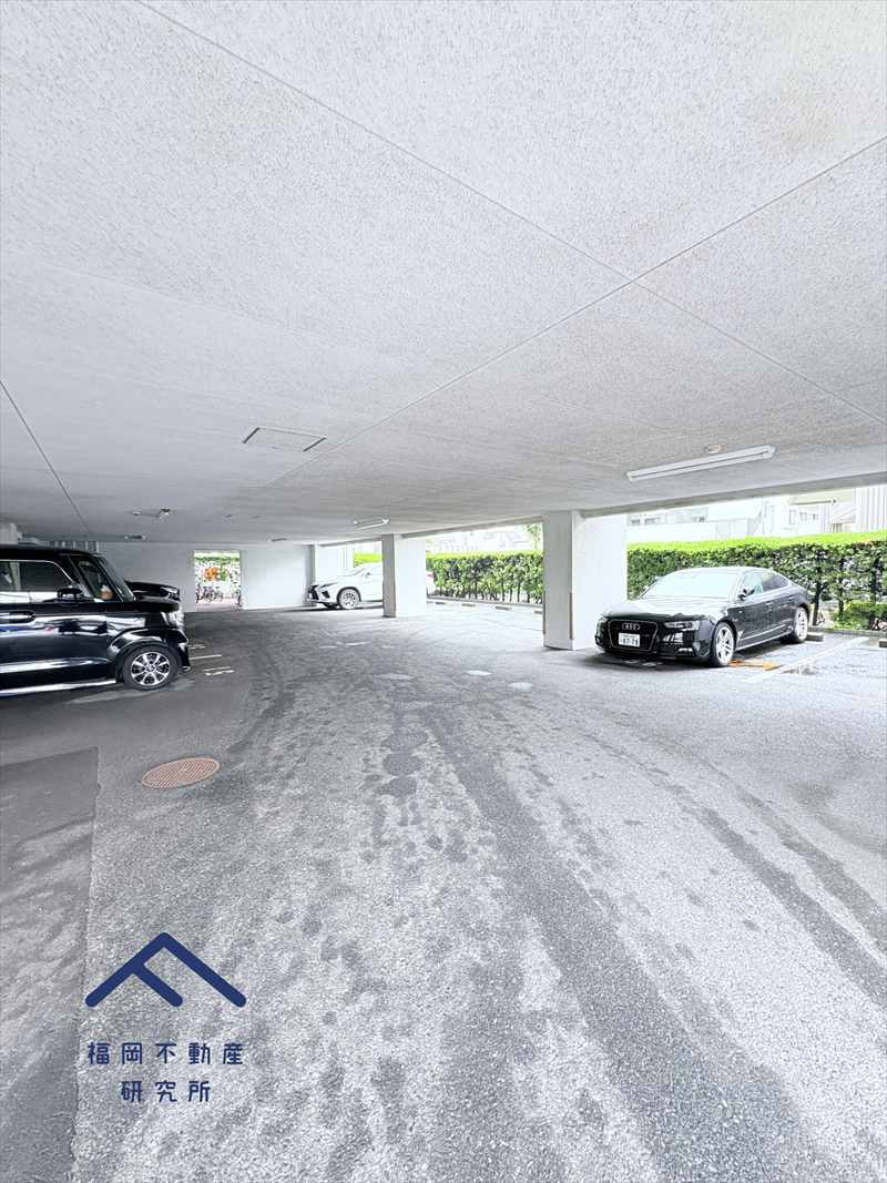 ロマネスク箱崎タワーホームズN棟の駐車場