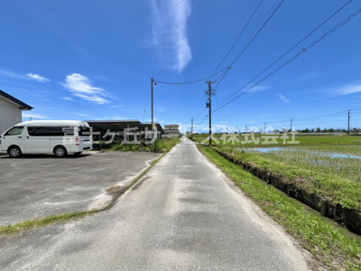 【前面道路含む現地写真】 | 磐田市豊岡　農家中古住宅倉庫蔵併設 | 前面道路含む現地写真です