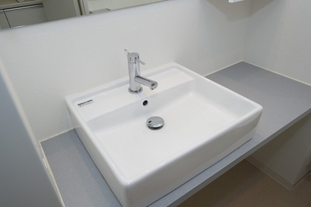 新品家具付きマンション新宿10(KaGood東京)の独立洗面台
