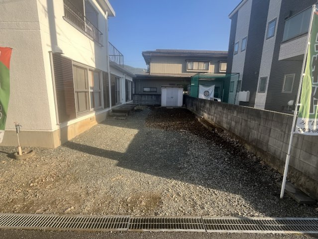 山形市大字青野鷺ヶ森1304-134の駐車場|10/30撮影
駐車スペースは最大で4台駐車可能！お庭としても活用できます◎