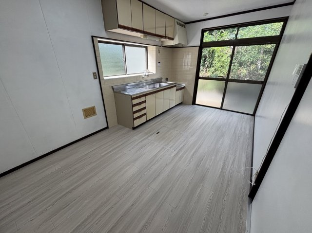 呉市焼山桜ヶ丘３丁目の一戸建ての居間・リビング