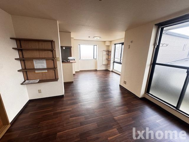 プチ・ロワイヤルの居間・リビング|ゆったりとした居間です