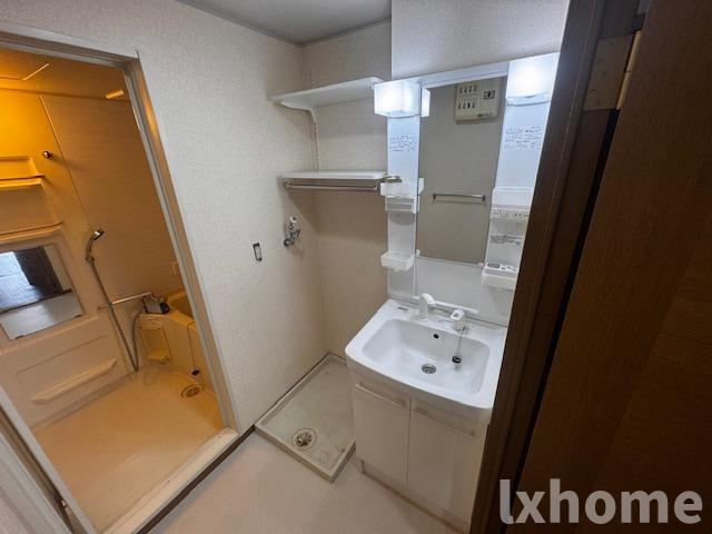 プチ・ロワイヤルの洗面所|明るい洗面所です