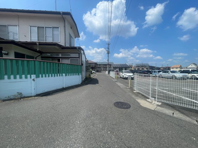 郡山市緑町　中古戸建の前面道路含む現地写真