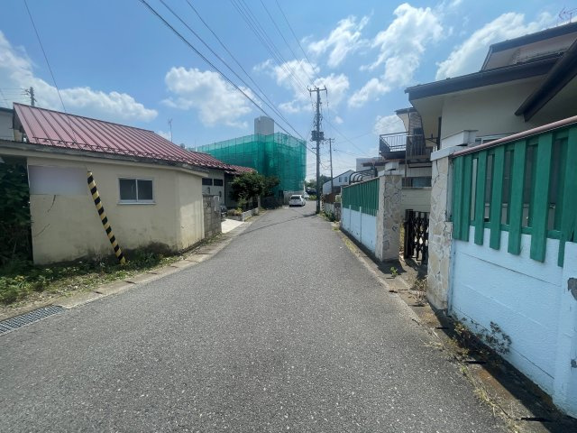 郡山市緑町　中古戸建の前面道路含む現地写真