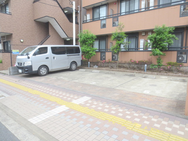 ヒルハイム綾瀬の駐車場|★敷地内駐車場★
