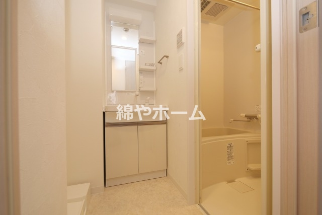 Metrosa深江橋の独立洗面台|朝の支度にも助かる、独立の洗髪洗面化粧台