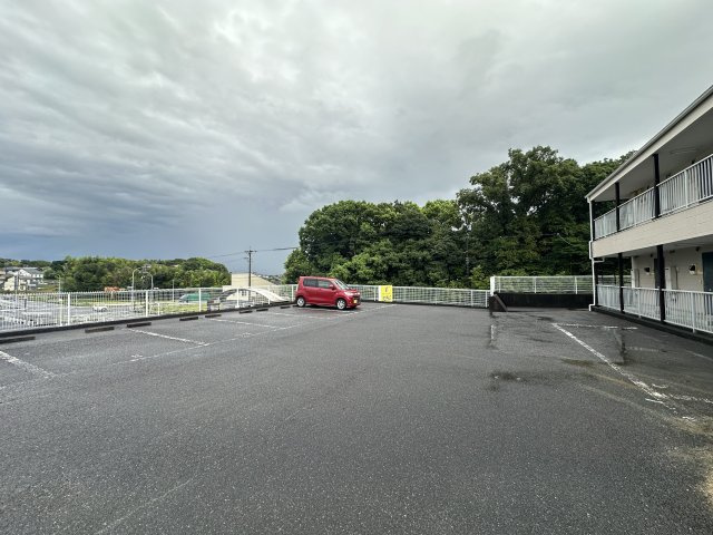 Ｓｕｒｐｌｕｓ　Ｏｎｅ　Ｓｕｚｕｋｉの駐車場