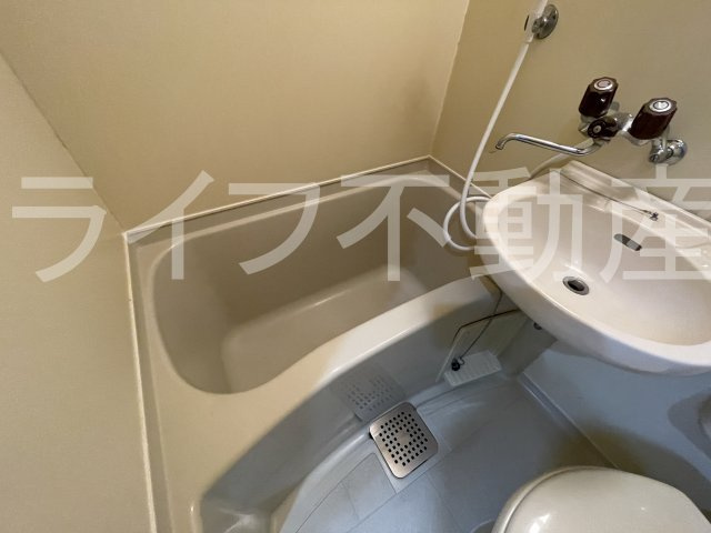 レオパレス東花園第3の浴室|日々の暮らしに欠かせないお風呂です