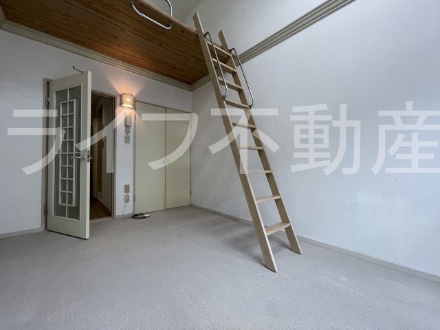 レオパレス東花園第3の内装|明るい色調の室内です