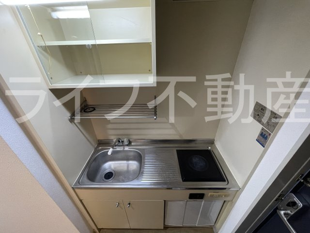 レオパレス東花園第3のキッチン|コンパクトなキッチンで掃除もラクラク