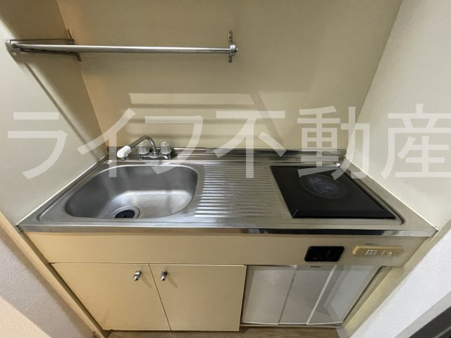 レオパレス東花園第3のキッチン|お料理しやすいキッチンです