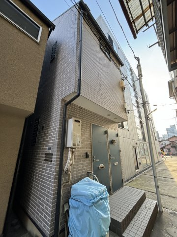 「月島」駅：6番出口より徒歩3分、閑静な住宅街に立地