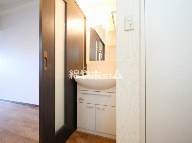 カシェット緑橋の独立洗面台|独立洗面化粧台が付いています