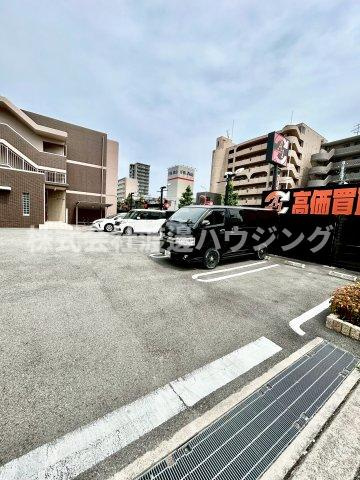 セレノアロッジオ江坂西の駐車場