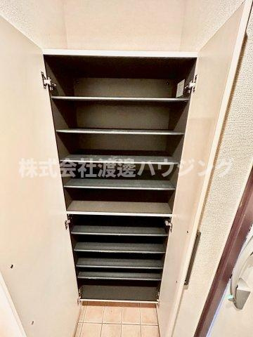 セレノアロッジオ江坂西の収納|天井高シューズBOX