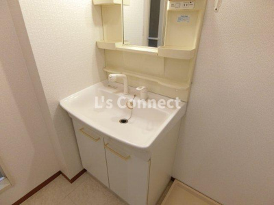 【洗面所】 | リビングタウン将監Ｂ | 朝の支度もスムーズな独立洗面台。