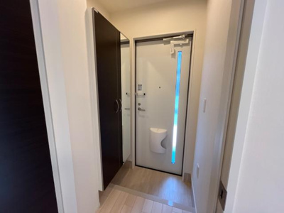 【玄関】 | ソリジエ | ◆不動産すまラボの新プラン◆入居時の費用負担0円で入居可能！カード作成不要・簡単5分の審査です♪お気軽にお尋ねください♪