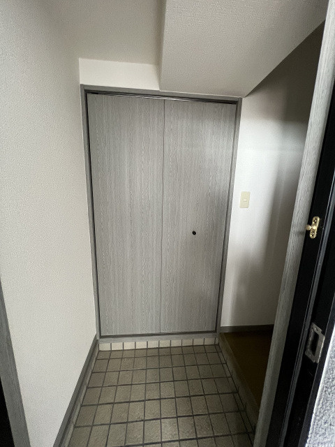 エステート・モア高宮PAIRの玄関