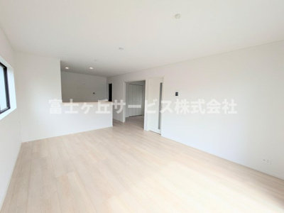 【居間・リビング】 | 磐田市福田 5期 新築一戸建て 1号棟 | リビングダイニングです