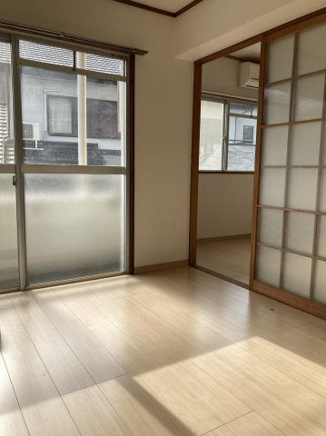 コートビレッヂ輝国の居間・リビング