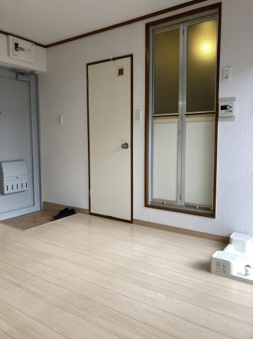 コートビレッヂ輝国の居間・リビング