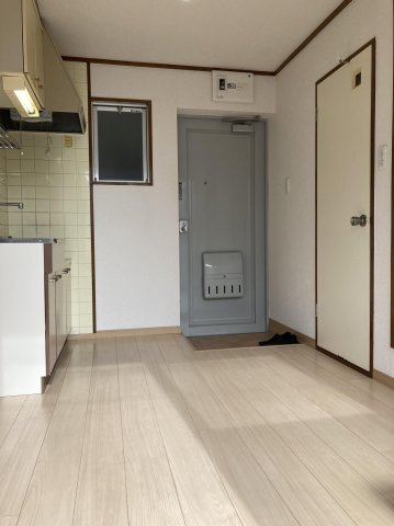 コートビレッヂ輝国の居間・リビング