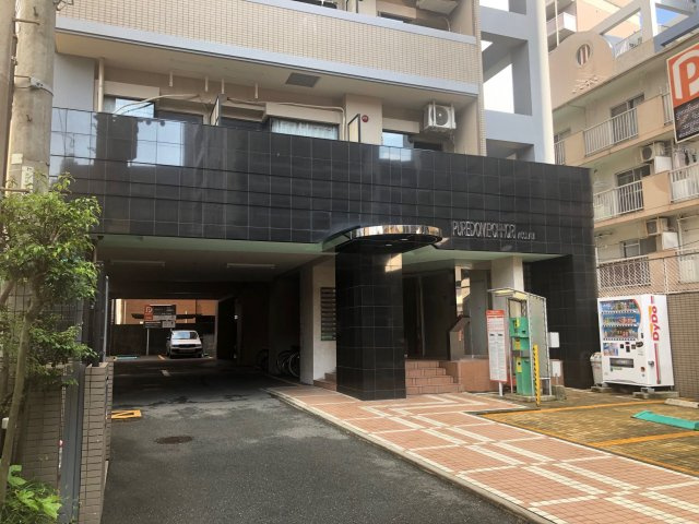 ピュアドーム大濠アクレームのエントランス