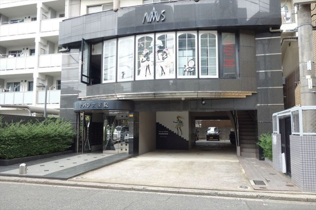 アバンス薬院の駐車場