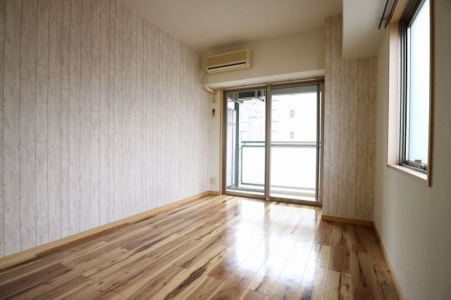 コンフォートビルの居間・リビング