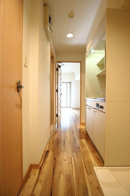 コンフォートビルの玄関