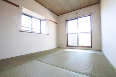 6帖和室　二面採光のとれたお部屋♪