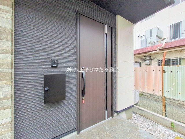 『八王子市新築戸建て』八王子市椚田町1212-15【仲介手数料無料】　４期の玄関|～仲介手数料無料☆八王子ひなた不動産～八王子市椚田町　新築戸建て