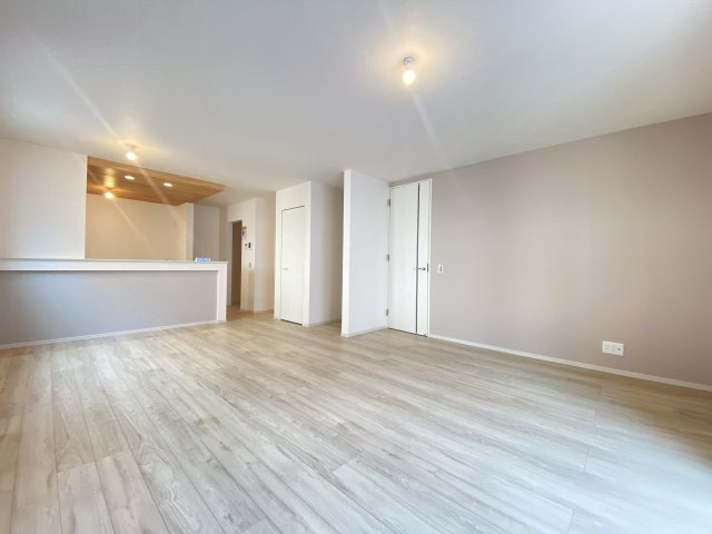 『八王子市新築戸建て』八王子市椚田町1212-15【仲介手数料無料】　４期の居間・リビング|～仲介手数料無料☆八王子ひなた不動産～八王子市椚田町　新築戸建て