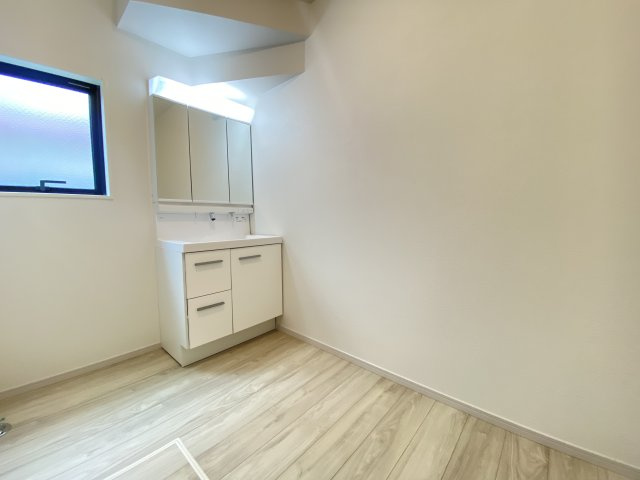 『八王子市新築戸建て』八王子市椚田町1212-15【仲介手数料無料】　４期の独立洗面台|～仲介手数料無料☆八王子ひなた不動産～八王子市椚田町　新築戸建て