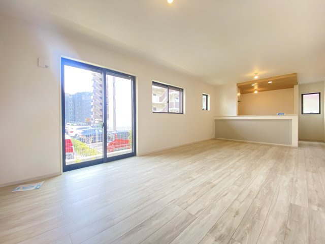 『八王子市新築戸建て』八王子市椚田町1212-15【仲介手数料無料】　４期の居間・リビング|～仲介手数料無料☆八王子ひなた不動産～八王子市椚田町　新築戸建て