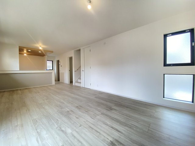 『八王子市新築戸建て』八王子市椚田町1212-15【仲介手数料無料】　４期の居間・リビング|～仲介手数料無料☆八王子ひなた不動産～八王子市椚田町　新築戸建て