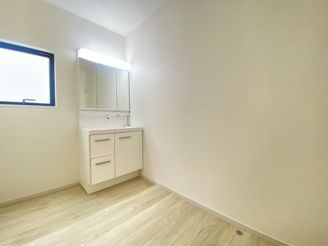 『八王子市新築戸建て』八王子市椚田町1212-15【仲介手数料無料】　４期の独立洗面台|～仲介手数料無料☆八王子ひなた不動産～八王子市椚田町　新築戸建て