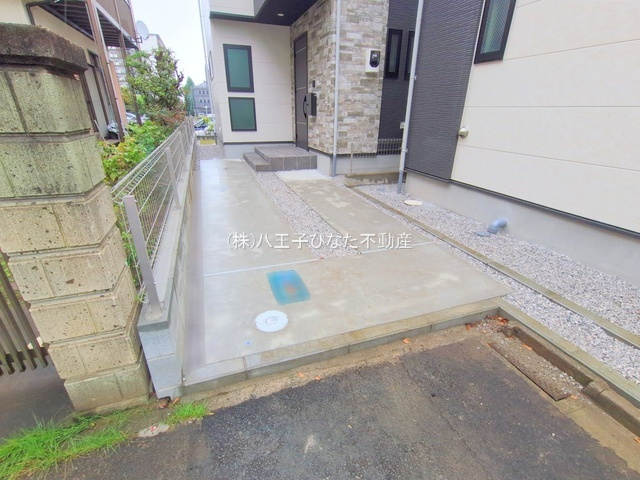 祝　成約済み　八王子市　椚田町　新築戸建て　４期の駐車場|～仲介手数料無料☆八王子ひなた不動産～八王子市椚田町　新築戸建て