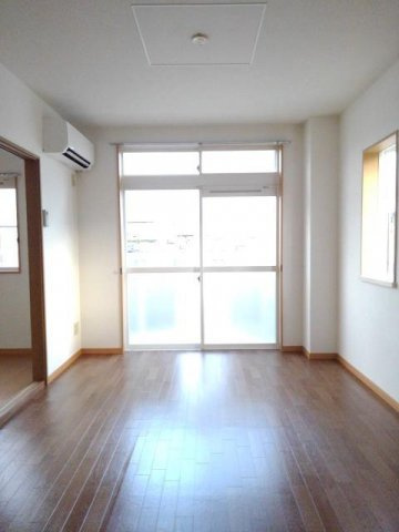 ハートフルスクエアの内装|明るい色調の室内です